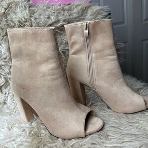 SHEIN Cream Ankle Boots with Chunky Heel and Peep-Toe Design